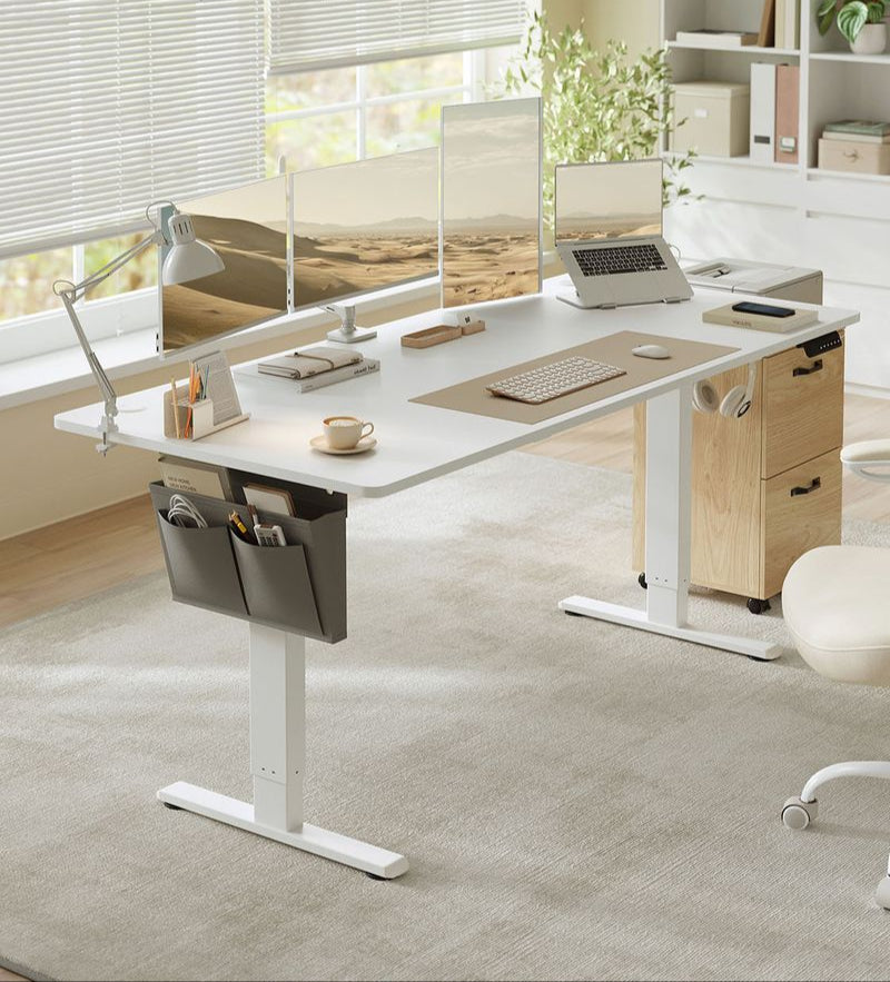 Verstelbaar bureau met geïntegreerde opbergruimte